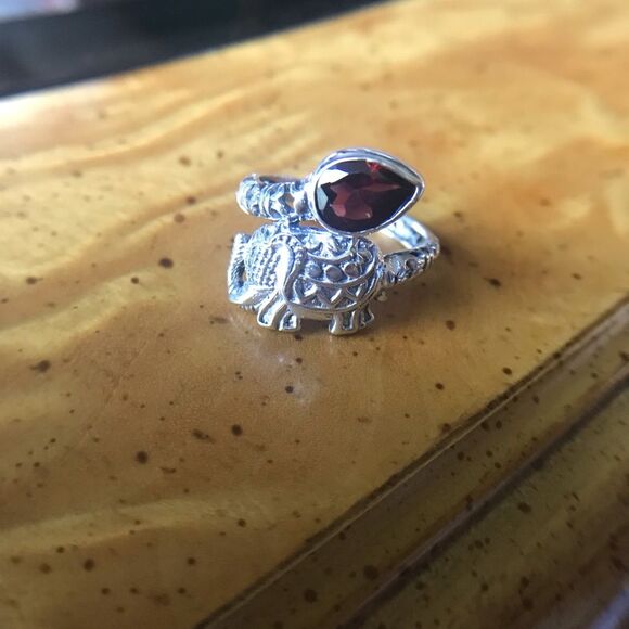 Natural Red Garnet Sterling Silver Elephant Ring Size 7 - Picture 8 of 8